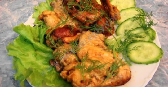 Куриные крылышки в рукаве в духовке