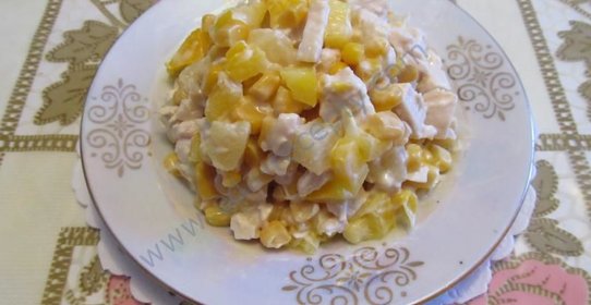 Салат куриная грудка с ананасами