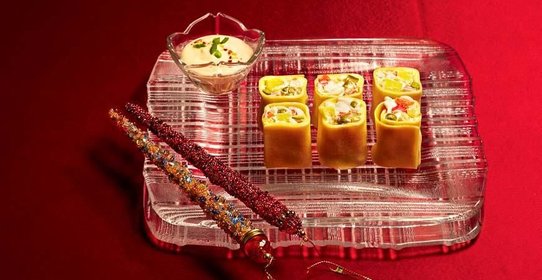 Яичные роллы = оливье с крабами в яичных блинчиках