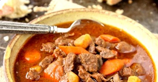 Гуляш по-венгерски с фасолью