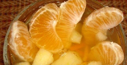 Компот из мандаринов и яблок