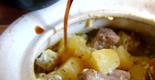 Баранина с горохом в горшочке в духовке