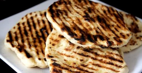 Чесночные лепешки наан