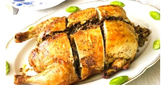 Курица, фаршированная грибами