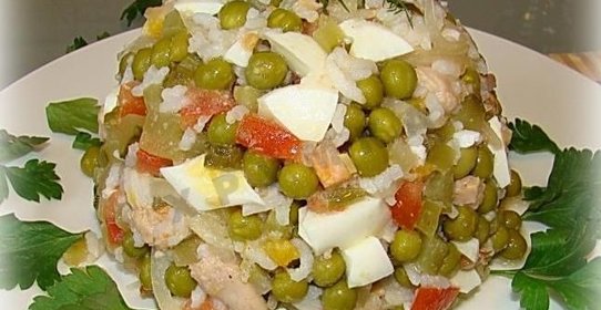 Салат печень трески с рисом