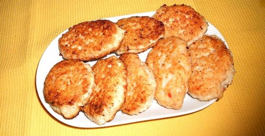 Котлеты куриные с помидором