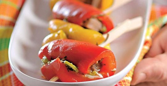 Курица, запеченная с луком и ананасом