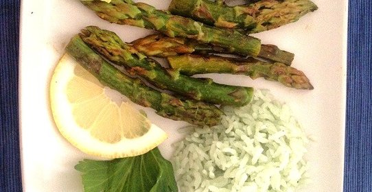 Спаржа со сливочным маслом и лимонным соком