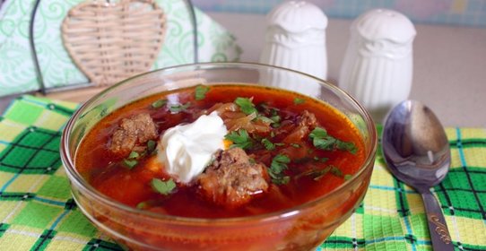 Летний борщ с молодой капустой и фрикадельками