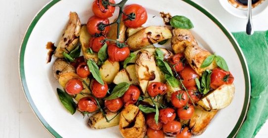 Запеченный картофель с томатами черри