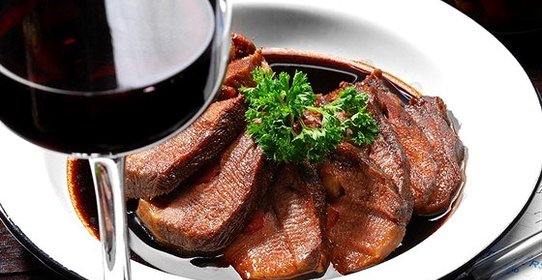 Говядина в винном соусе