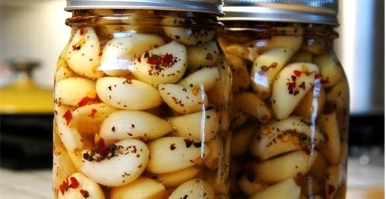 Маринованный молодой чеснок