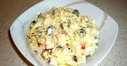 Крабовый салат с сухариками