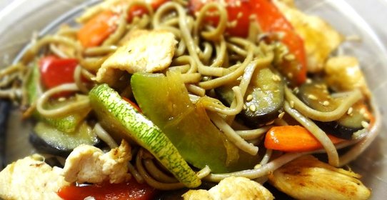 Гречневая лапша с курицей