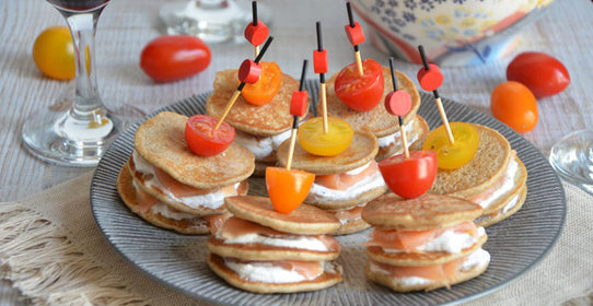 Блинчики со сливочным сыром и копченым лососем