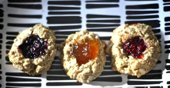Миндально-овсяное печенье с джемом