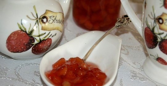 Варенье из айвы и грецких орехов