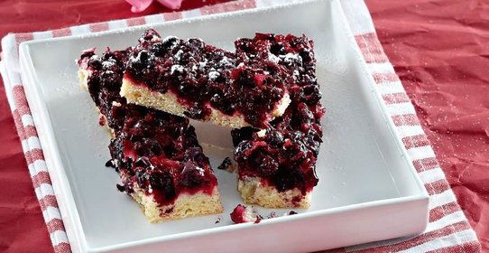 Пирог с черной смородиной