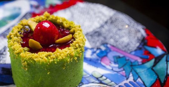 Пирожное малина-фисташка