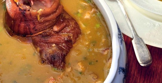 Гороховый суп с мятой и свиной рулькой