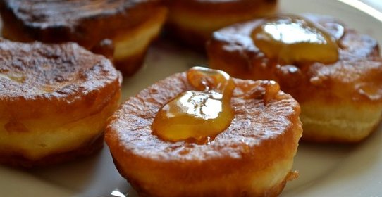 Дрожжевые оладьи на кислом молоке