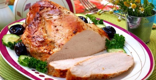 Филе индейки запечённое с черносливом