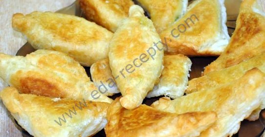 Жареные пирожки с зеленым луком и яйцом