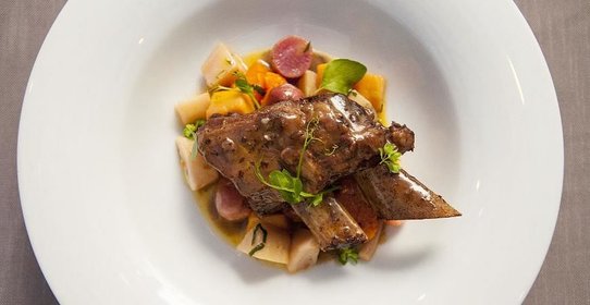 Говяжьи ребра с овощами