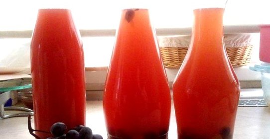 Компот из винограда с корицей