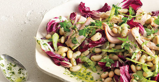 Салат с радичио, тунцом и фасолью