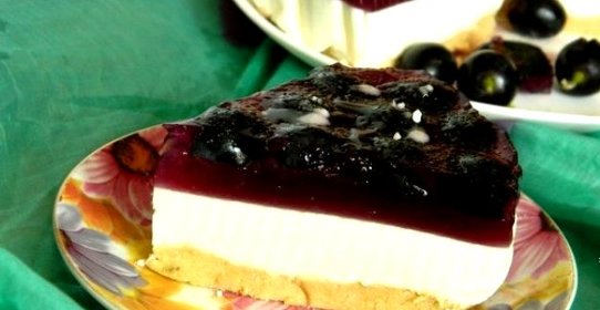 Торт с ягодами и желатином