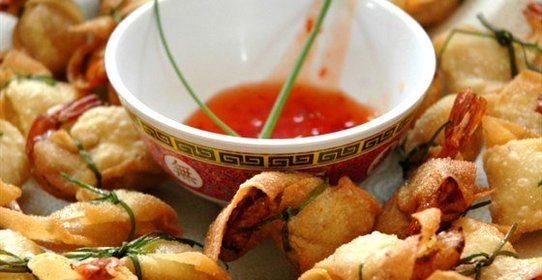 Вонтоны с креветками с джемом из чили