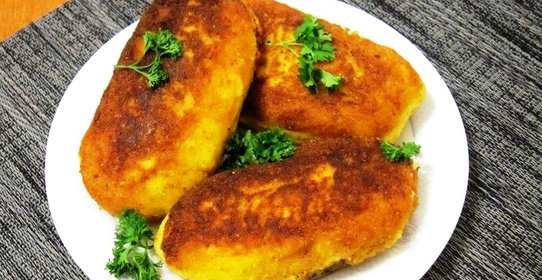 Картофельные пирожки с сардельками