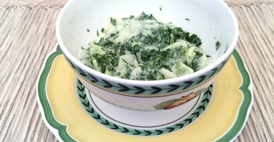 Салат из редиса с кислым молоком