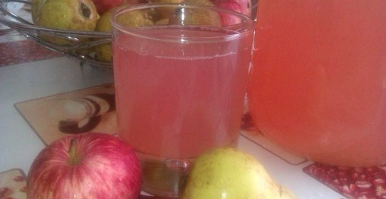 Компот яблочно-грушевый со сливами