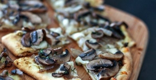 Постная пицца с грибами