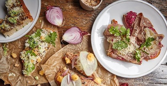 Брускетта с тунцом