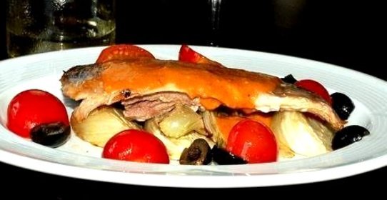 Скумбрия с апельсиновым соусом ромеско