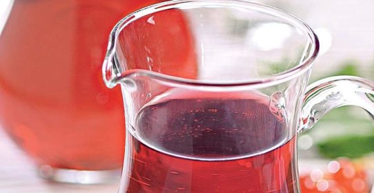 Морс из красной смородины с мелиссой