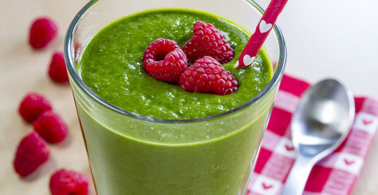 Смузи со шпинатом и малиной