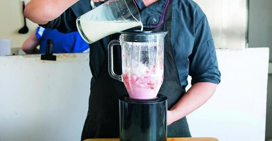 Клубничный молочный коктейль