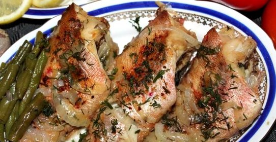 Тушеный морской окунь