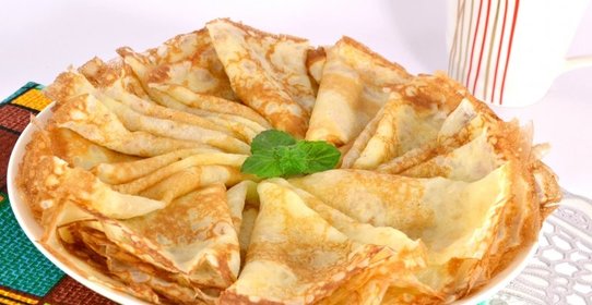 Крахмальные блинчики с маслом и сахаром