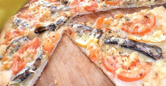 Пицца со шпротами