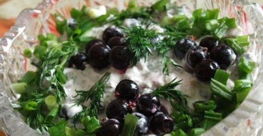 Сельдь с чёрной смородиной