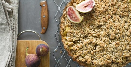 Пирог с яблоками и инжиром