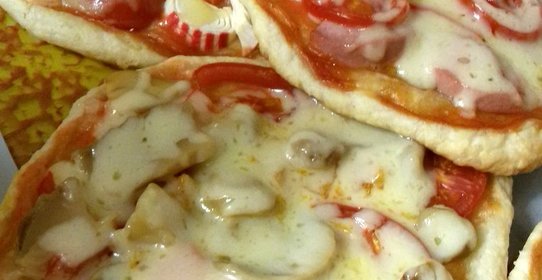 Мини-пиццы с ветчиной