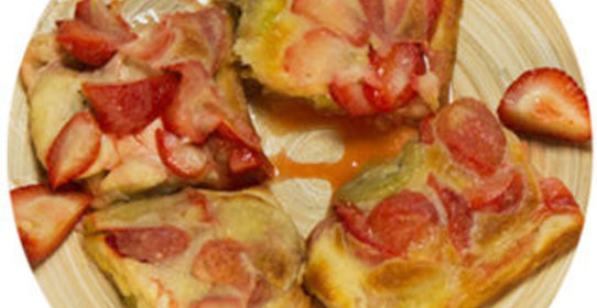 Сладкая пицца с фруктами