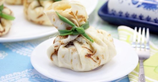 Блинные узелки с курицей