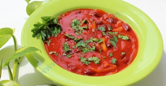 Острый томатный суп с фасолью